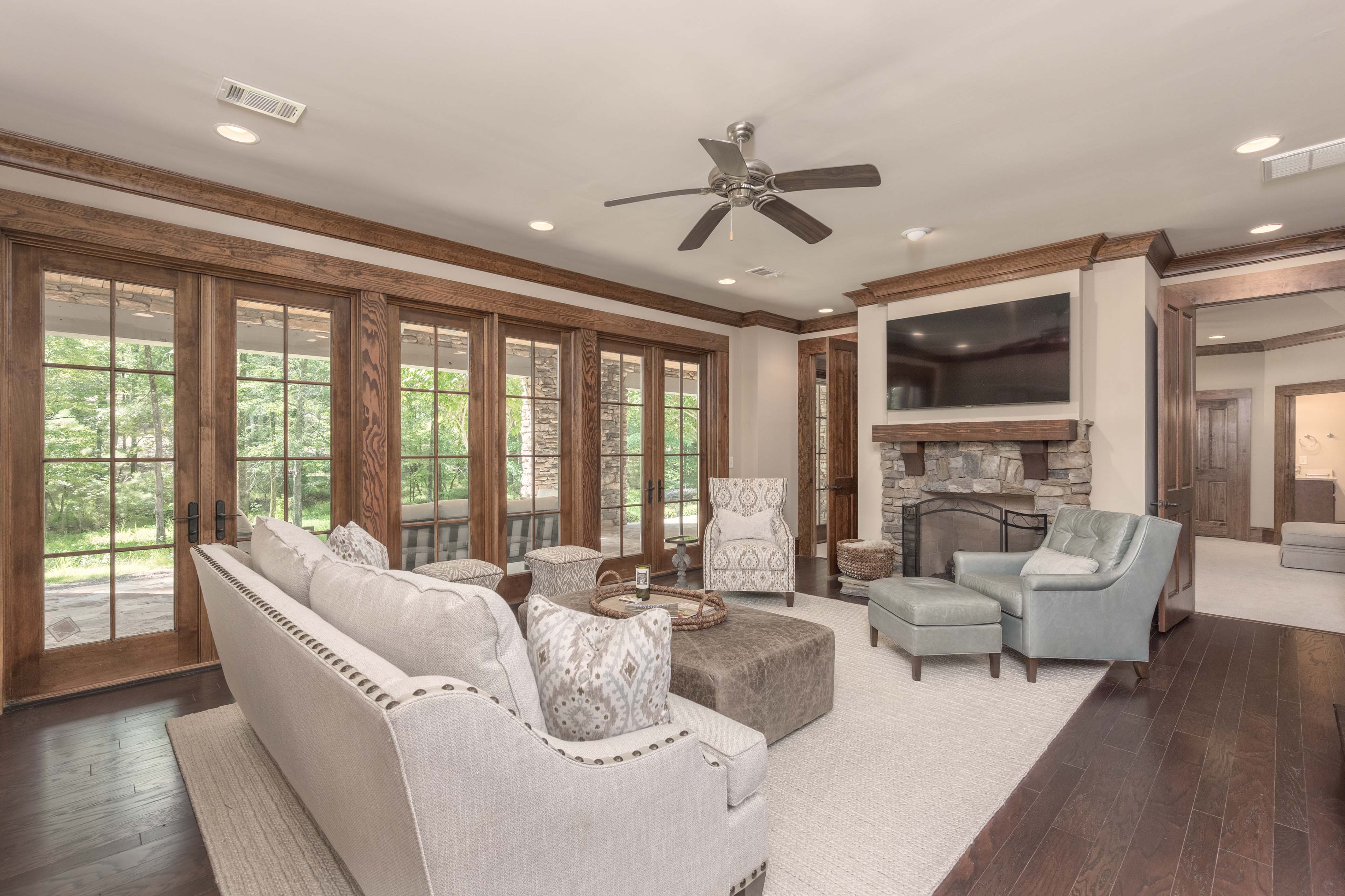 1040 Woodmont Ct. image 25